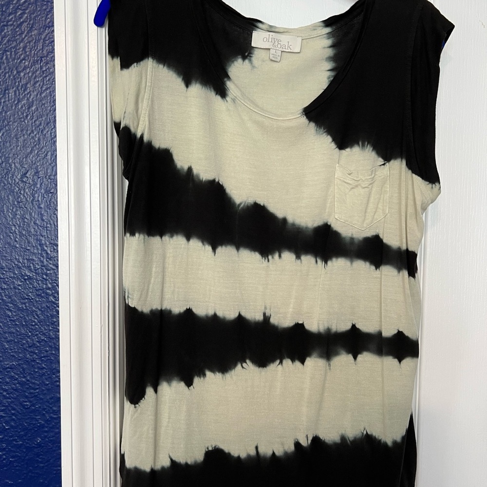 Olive & Oak Tie dye tee. Large.